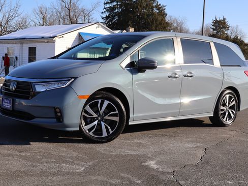 Used 2023 Honda Odyssey Touring image 2
