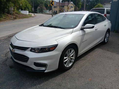 Used 2017 Chevrolet Malibu LT image 1