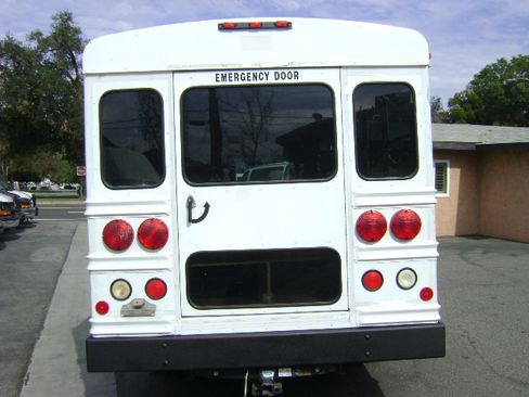Used 2006 Chevrolet Express 3500 image 7