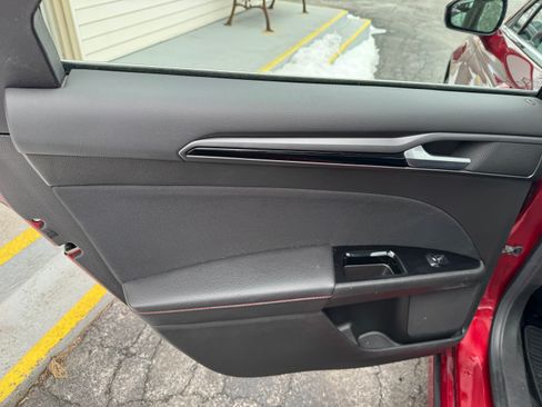 Used 2016 Ford Fusion SE image 11