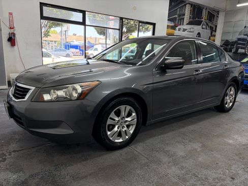 Used 2010 Honda Accord LX-P Sedan image 2