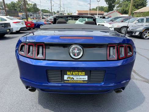 Used 2014 Ford Mustang Convertible RWD image 25