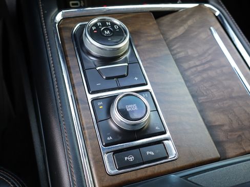 Used 2018 Ford Expedition Platinum image 42