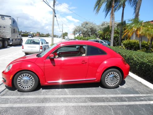 Used 2012 Volkswagen Beetle 2.5 image 2