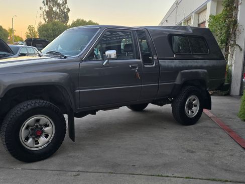 Used 1988 Toyota Pickup Deluxe image 11