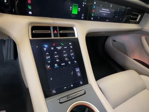 Used 2022 Porsche Taycan image 26