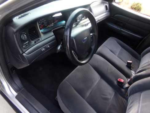 Used 2006 Ford Crown Victoria Police Interceptor image 9