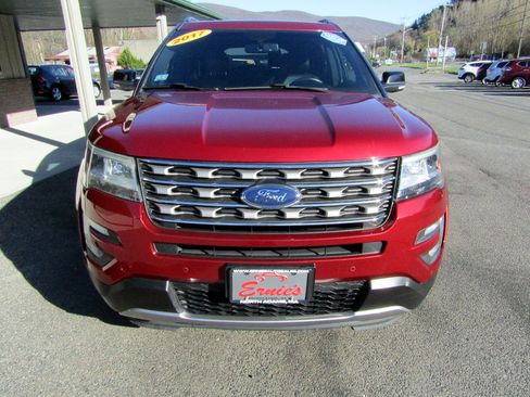 Used 2017 Ford Explorer 4WD XLT image 7
