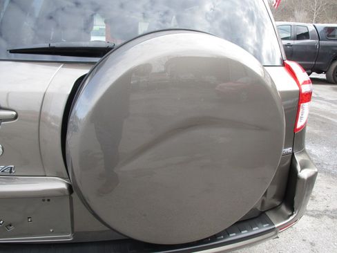 Used 2011 Toyota RAV4 image 15