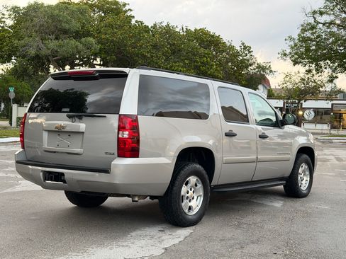 Used 2008 Chevrolet Suburban 4WD image 5