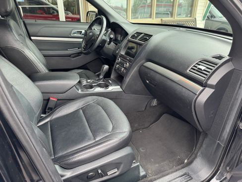 Used 2018 Ford Explorer 4WD XLT image 13