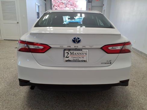 Used 2020 Toyota Camry LE image 5