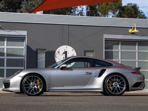 Used 2018 Porsche 911 Turbo S image 5