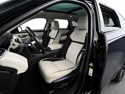 Used 2018 Land Rover Range Rover Velar R-Dynamic SE image 44