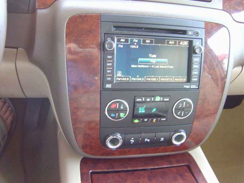 Used 2011 Chevrolet Tahoe LTZ image 7