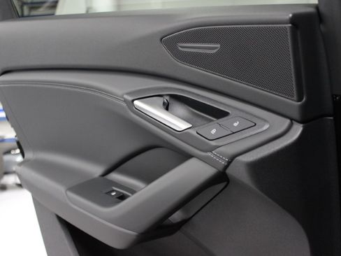 Used 2025 Audi Q6 e-tron Premium image 37