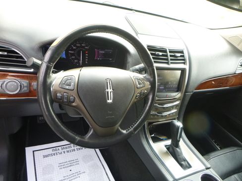 Used 2013 Lincoln MKX Reserve image 17