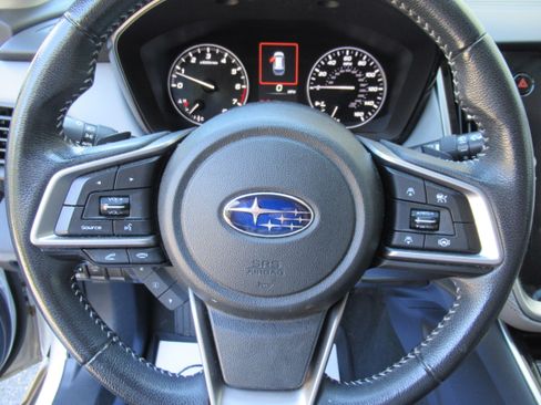 Used 2022 Subaru Outback Premium image 12