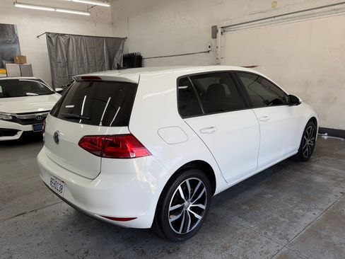 Used 2016 Volkswagen Golf 4-Door FWD image 5