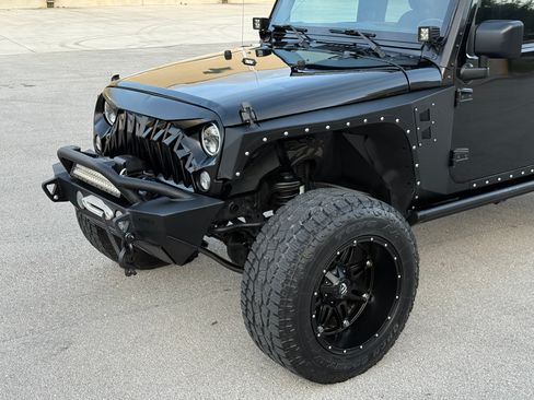 Used 2015 Jeep Wrangler 4WD Unlimited Sport image 27