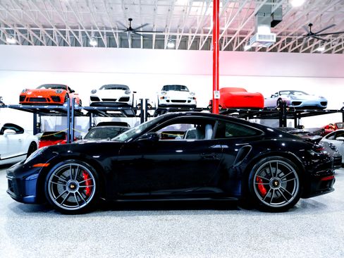 Used 2022 Porsche 911 Turbo AWD/4WD image 2