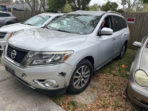 Used 2013 Nissan Pathfinder FWD image 2