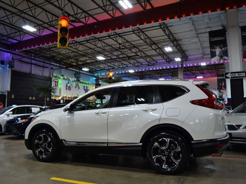 Used 2018 Honda CR-V Touring image 4