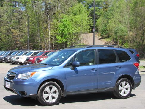 Used 2015 Subaru Forester 2.5i Premium AWD/4WD image 2