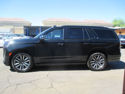 Used 2023 Cadillac Escalade Platinum Sport image 2