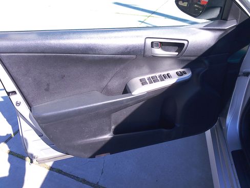 Used 2012 Toyota Camry SE image 9