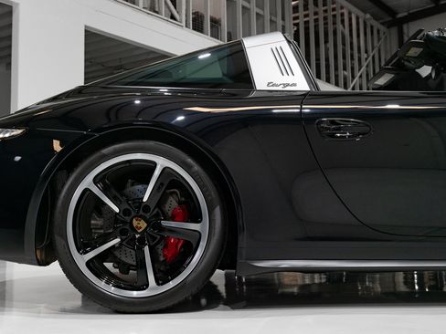 Used 2015 Porsche 911 Targa 4S image 17
