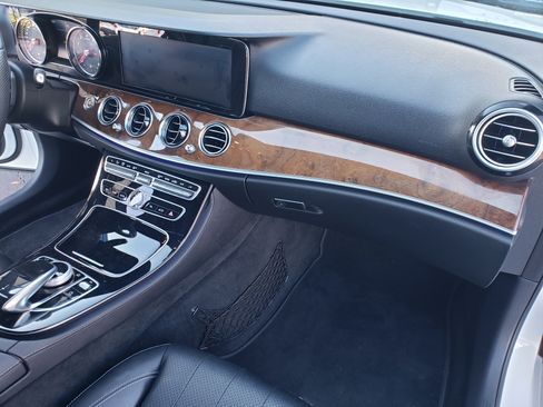 Used 2017 Mercedes-Benz E 300 image 11