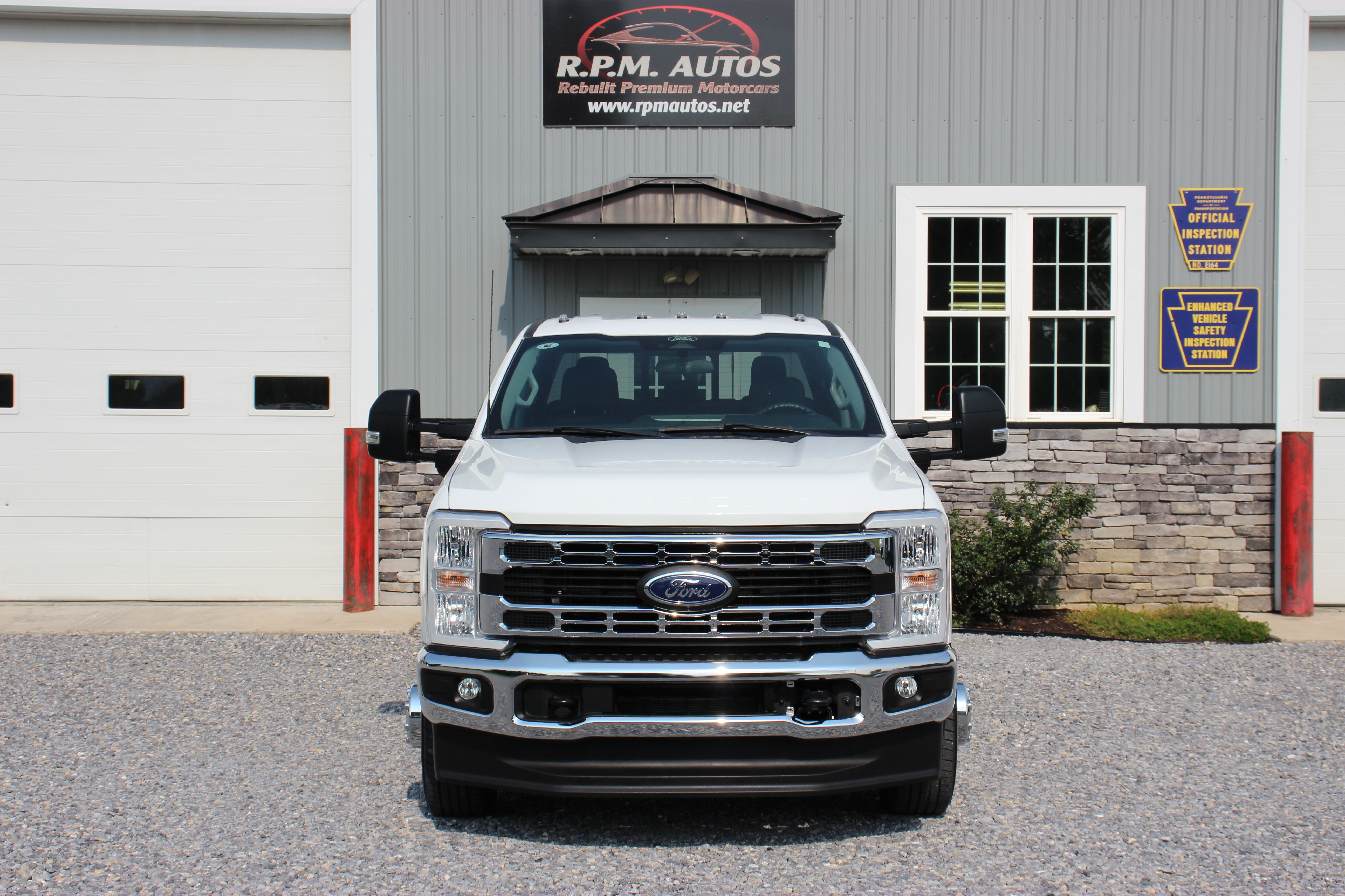 Used 2024 Ford F350 4x4 Crew Cab DRW Super Duty image 2
