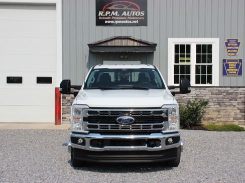 Used 2024 Ford F350 4x4 Crew Cab DRW Super Duty image 2
