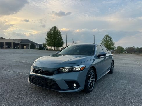 Used 2024 Honda Civic Touring image 2