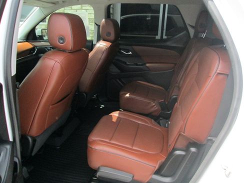 Used 2018 Chevrolet Traverse AWD High Country image 7