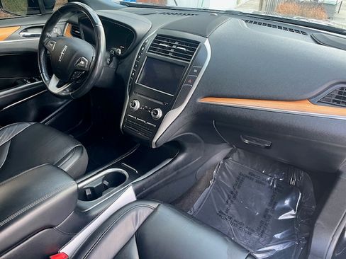 Used 2019 Lincoln MKC Select image 26
