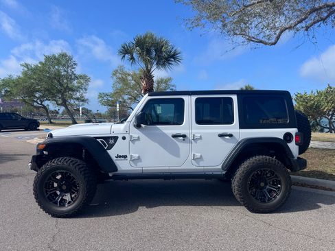 Used 2024 Jeep Wrangler 4WD Unlimited Sport image 13