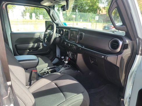 Used 2023 Jeep Wrangler Willys image 13