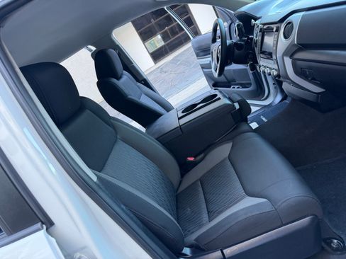 Used 2014 Toyota Tundra 4x4 CrewMax SR5 image 32