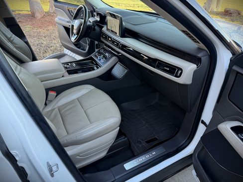 Used 2020 Lincoln Aviator Reserve image 28