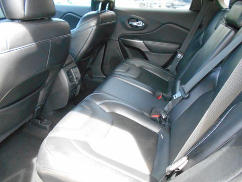 Used 2020 Jeep Cherokee FWD Latitude Plus image 6