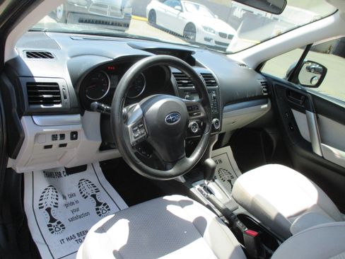 Used 2014 Subaru Forester 2.5i Premium AWD/4WD image 8