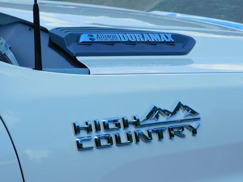 Used 2024 Chevrolet Silverado 2500 High Country image 13
