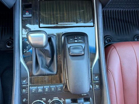 Used 2016 Lexus LX 570 image 42