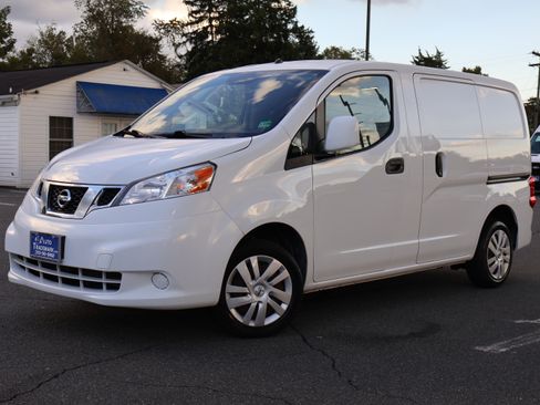 Used 2019 Nissan NV200 SV image 2