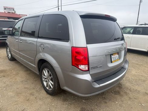Used 2017 Dodge Grand Caravan SE image 9
