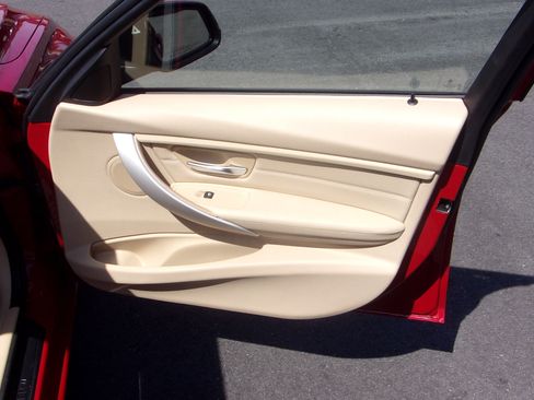 Used 2014 BMW 328i xDrive Wagon AWD/4WD image 28