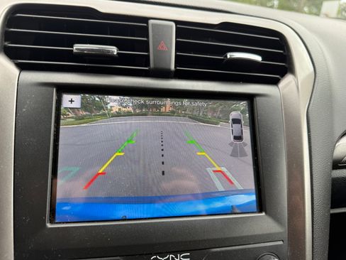 Used 2019 Ford Fusion SE FWD image 17