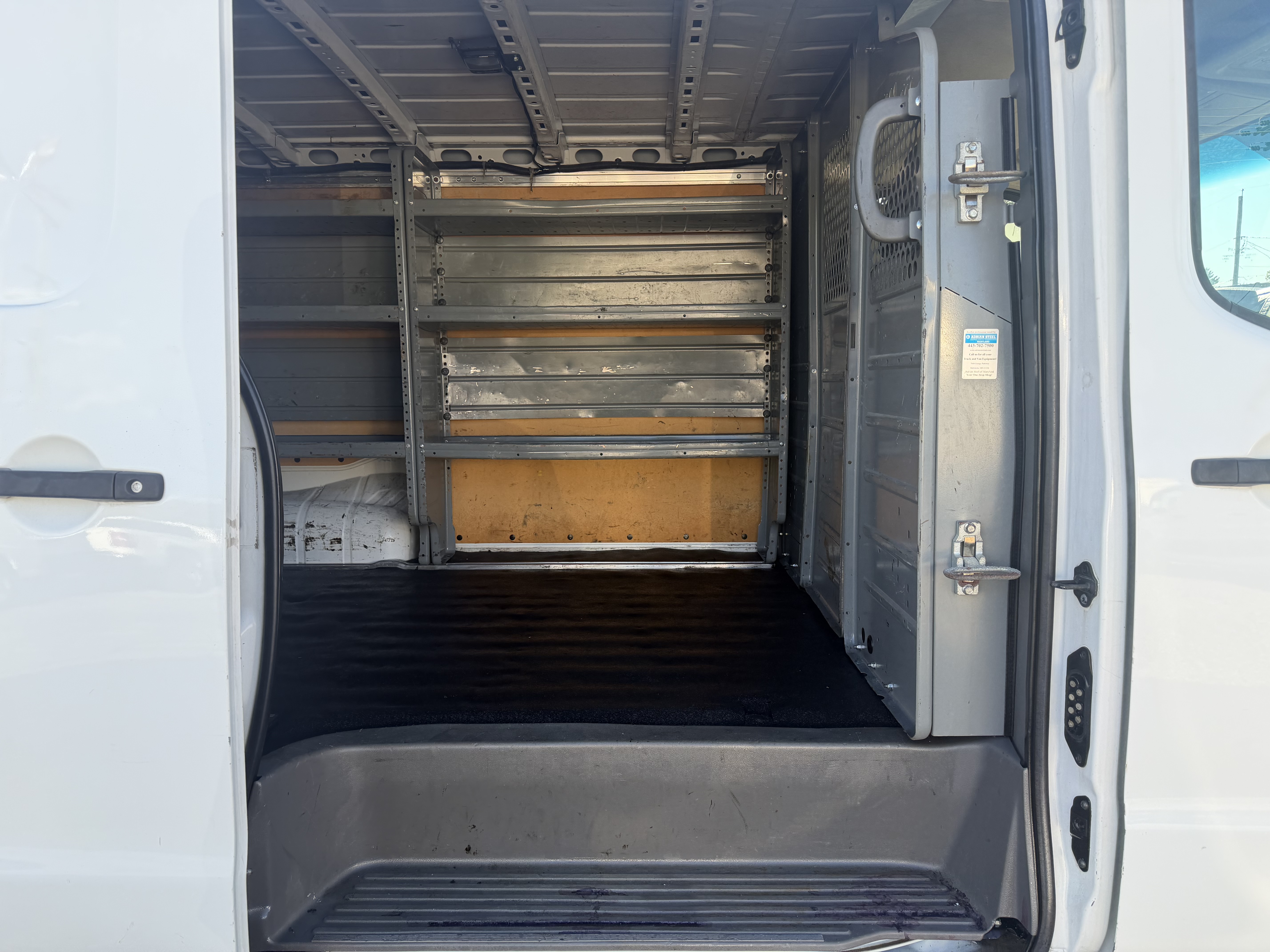 Used 2018 Nissan NV 3500 SV RWD image 10
